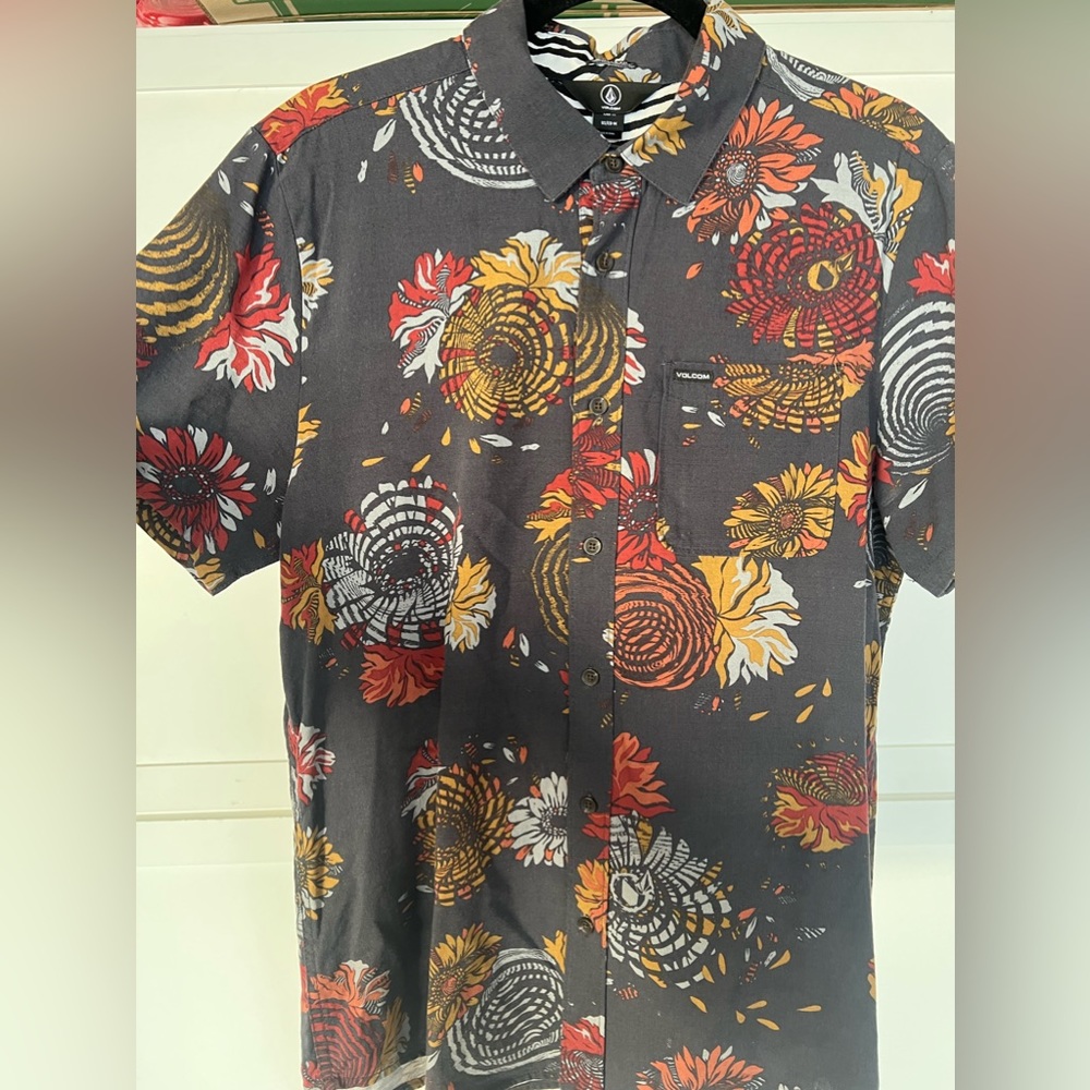 Volcom psychedelic floral shirt. Size M in great condition.